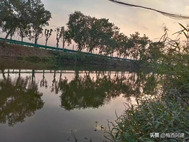 室外球场打球遇到天气突变？应急措施​