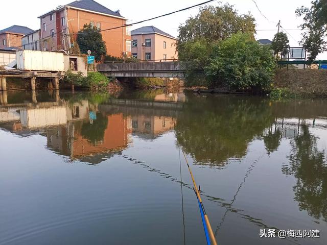 室外球场打球遇到天气突变？应急措施​