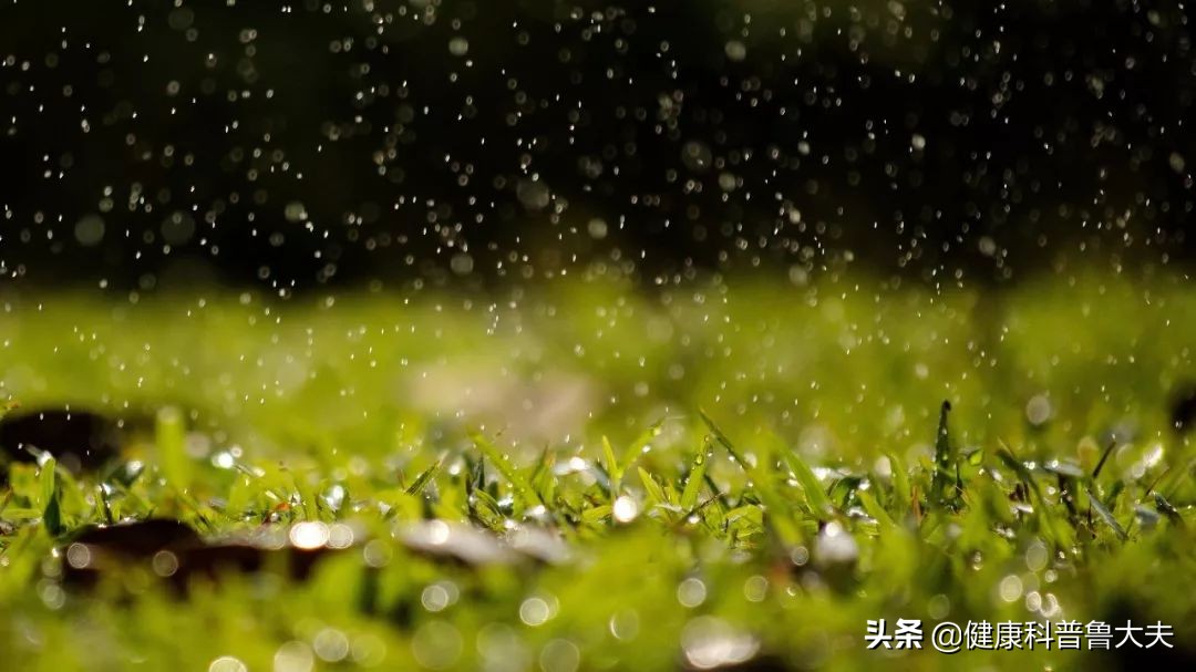 室外球场打球口渴喝冰水？大错特错​